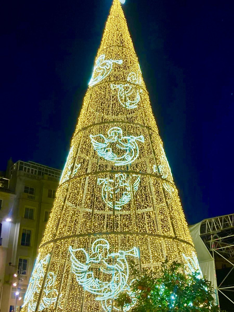 GaryStevens1024's tweet photo. Malaga lights ❤️ #Christmas #Spain https://t.co/JbX2h2LLH7