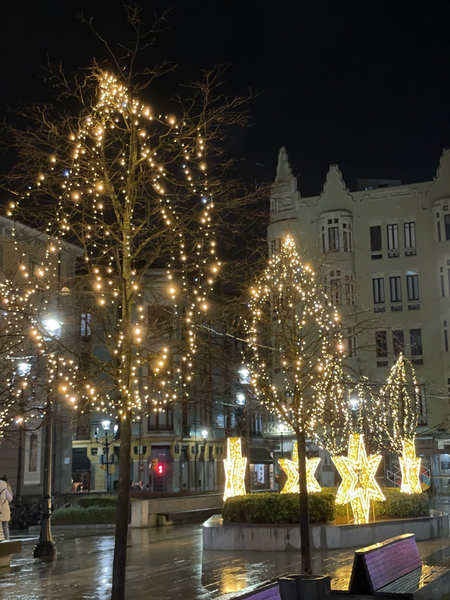 Luces y estrellas…

#Gijon #Asturias #España #Spain #Navidad #Christmas #Xmas #Diciembre #December #LucesDeNavidad #ChristmasLights #XmasLights #Luz #Light #Estrella #Star #Vacaciones #Holidays #MiFotoDeGijon #GijonBrillanteNavidad