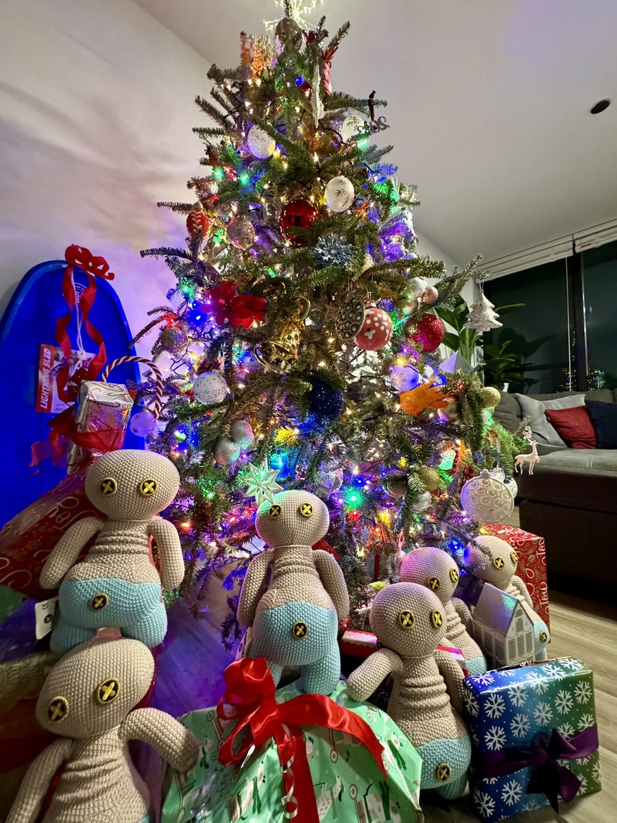 Christmas is not over yet! 🎅🏻

<a href="/theKnittables/">Knittables</a> making my family's Christmas even happier 🎄🎁

Our first physical product, from Crypto/WEB3

Associated with <a href="/solana/">Solana</a> and with NFC chip for future Airdrops/Mints (yes, don't sleep, it's alpha)

❤️and let me know your opinion 👇🏻