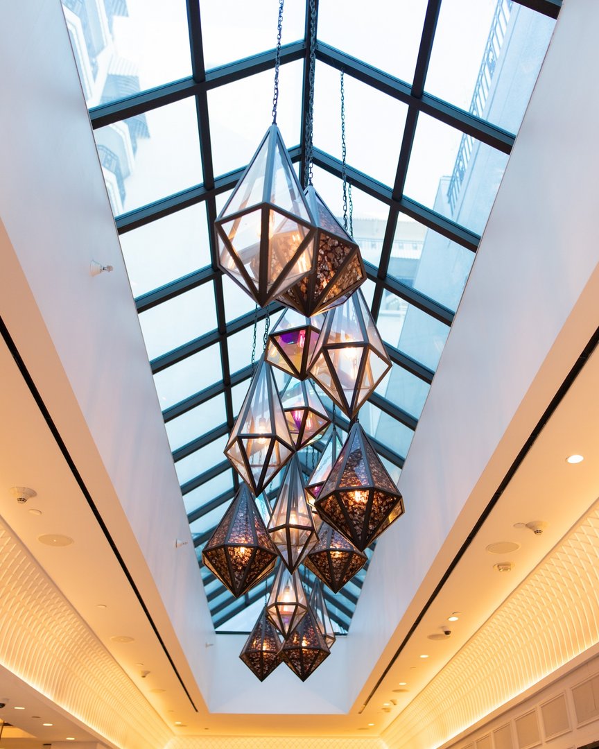 The London WeHo (@thelondonweho) on Twitter photo The London Bar is an oasis of sophistication where you can savor delectable bites alongside crafted drinks. From the elegant island bar to the ornate latticework frieze, every detail invites you to unwind in style. 
📸 thesunsetstrip The London Bar is an oasis of sophistication where you can savor delectable bites alongside crafted drinks. From the elegant island bar to the ornate latticework frieze, every detail invites you to unwind in style. 
📸 thesunsetstrip