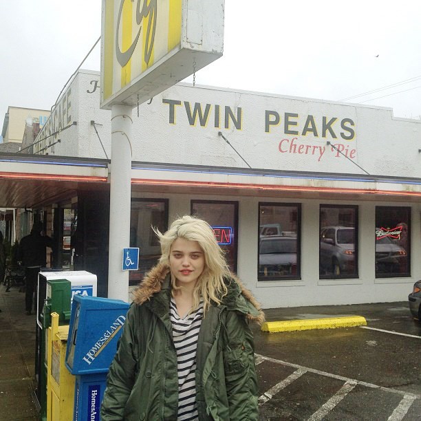 sky ferreira archive tweet media