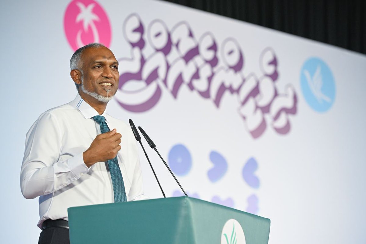 AfooMV's tweet photo. Miee adhi Feshun, Hungaanuga hunnevy Hikmaiytheri, Hiythiri, ehen ekkamakavure 🇲🇻Qaumu iskuravva Maalimee eh!
@MMuizzu
Markhaba Dhiveheen🇲🇻!
🇲🇻☝️
#Feshun #DhiveheengeRaajje https://t.co/K4WgUAlU6w