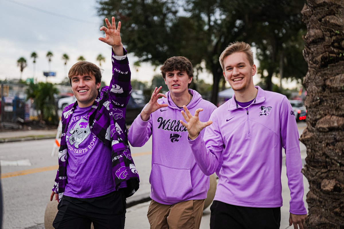 kstatesports's tweet photo. Universal hand sign for good times with good people

#EMAW https://t.co/6rHKC0cqr5
