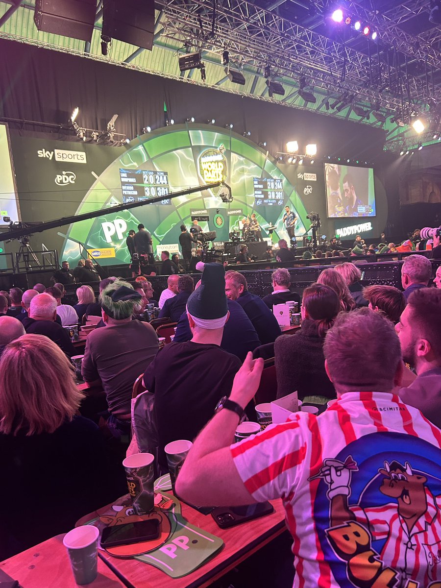 There are few shows like the #PDCWorldChampionship that encapsulate the real value of modern sport. Unadulterated competition. Tribal. Pure entertainment. One of the great nights out @matchroomsport @BarryHearn @RPMComo @ttmygh