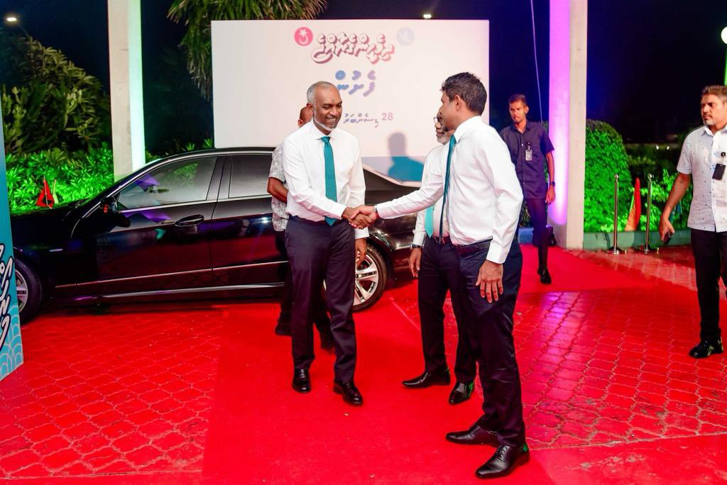 Izhan9993's tweet photo. ރައީސް ޑރ މުޙައްމަދު މުޢިއްޒު ބައިވެރިވެ ވަޑައިގަންނަވާ “ ފެށުން “ ޖަލްސާ
#Feshun
#MuizzuDhuveli
#DhiveheengeRaajje https://t.co/Jz5rpuNq2L