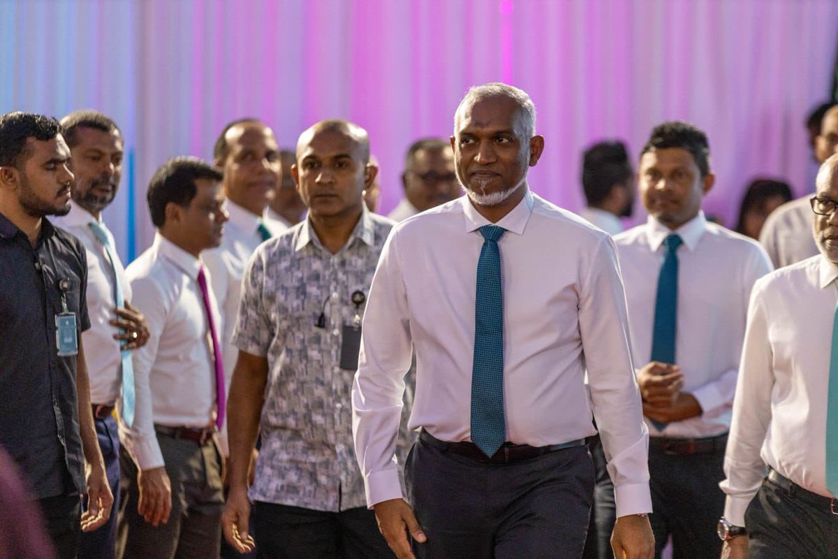 Izhan9993's tweet photo. ރައީސް ޑރ މުޙައްމަދު މުޢިއްޒު ބައިވެރިވެ ވަޑައިގަންނަވާ “ ފެށުން “ ޖަލްސާ
#Feshun
#MuizzuDhuveli
#DhiveheengeRaajje https://t.co/Jz5rpuNq2L