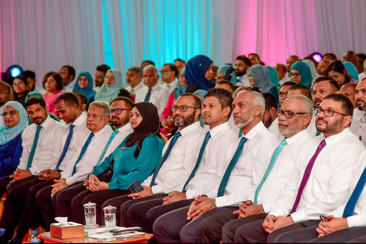Izhan9993's tweet photo. ރައީސް ޑރ މުޙައްމަދު މުޢިއްޒު ބައިވެރިވެ ވަޑައިގަންނަވާ “ ފެށުން “ ޖަލްސާ
#Feshun
#MuizzuDhuveli
#DhiveheengeRaajje https://t.co/Jz5rpuNq2L