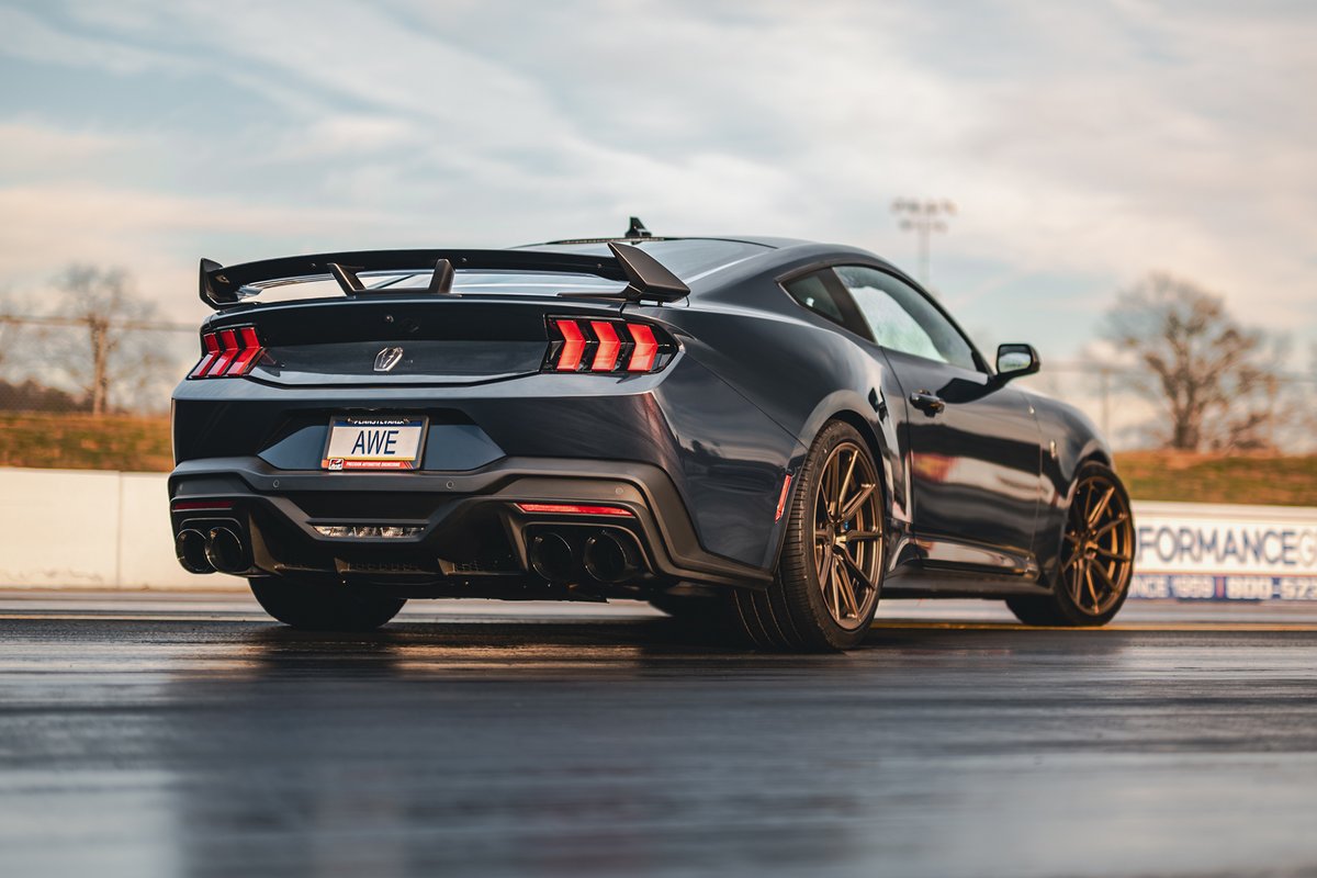 FalkenTire's tweet photo. Catch this #Darkhorse...if you can! @AWETuning 👀 Peep those #AzenisFK460 tires! #AWE #AWEtuning #AWEexhaust #azenisfk460 #falken #falkentire #falkentires #falkenspotting https://t.co/4tOs5cQTtk