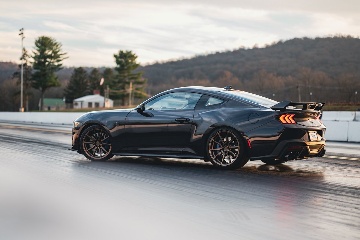 FalkenTire's tweet photo. Catch this #Darkhorse...if you can! @AWETuning 👀 Peep those #AzenisFK460 tires! #AWE #AWEtuning #AWEexhaust #azenisfk460 #falken #falkentire #falkentires #falkenspotting https://t.co/4tOs5cQTtk
