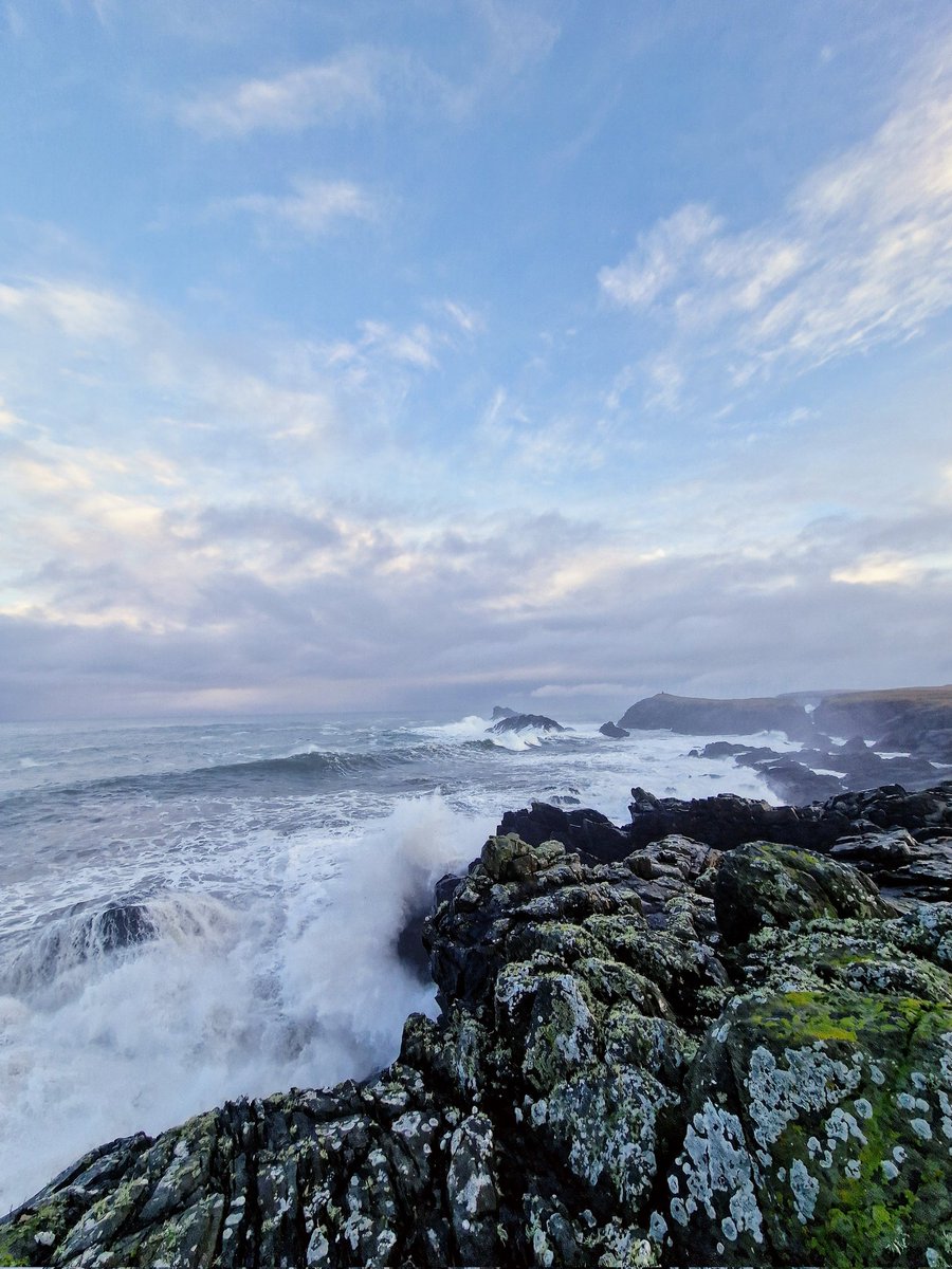YPPsych's tweet photo. Seas settling after #StormGerrit although still plenty of surge .... #RubhaRobhanais #buttoflewis #westernisles https://t.co/0hATeBQ3cd