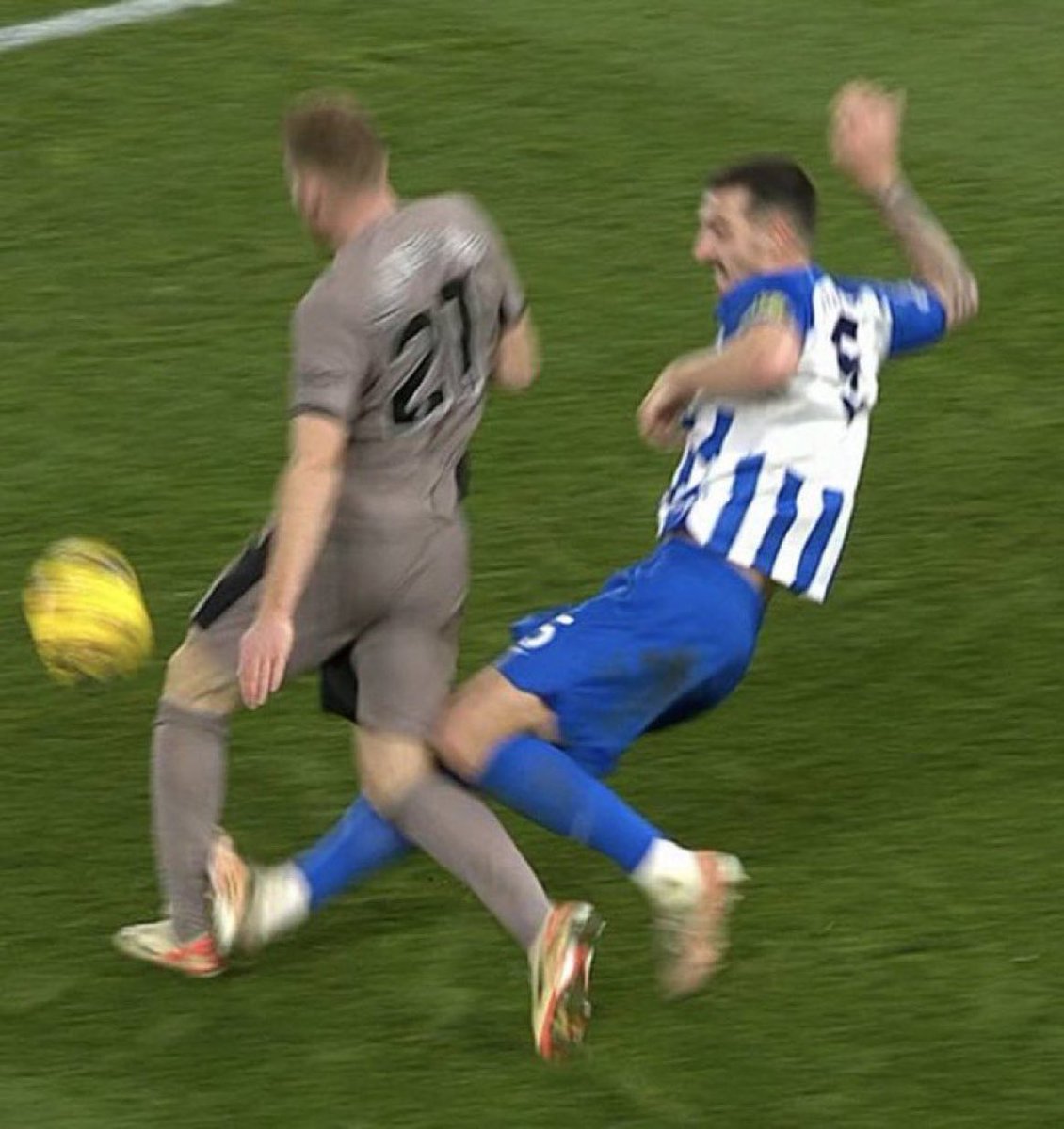 BhaHarvey's tweet photo. That’s a red card all day 

I’d be fuming the other way round. Refs were on our side today if we’re being honest. https://t.co/D5JJ9qP0Ep