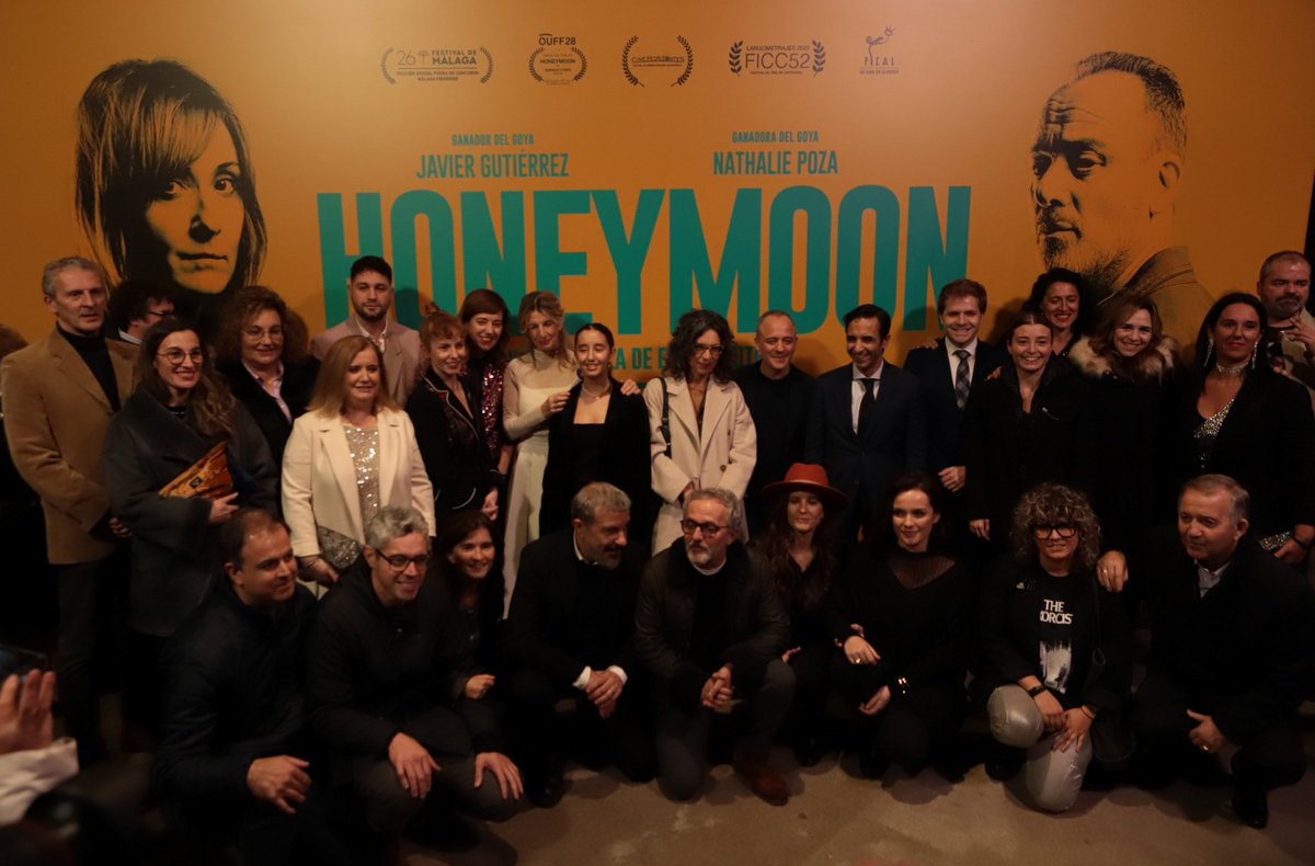 Yolanda_Diaz_'s tweet photo. El cine nos recuerda que estamos vivos: reímos o lloramos junto a los personajes. Vivimos a través de la pantalla mundos inalcanzables o la cruda realidad. 

Siempre es un placer volver a las salas a ver buenas historias. Hoy en el estreno de Honeymoon apoyando la cultura. https://t.co/5fiOHR9Ryd