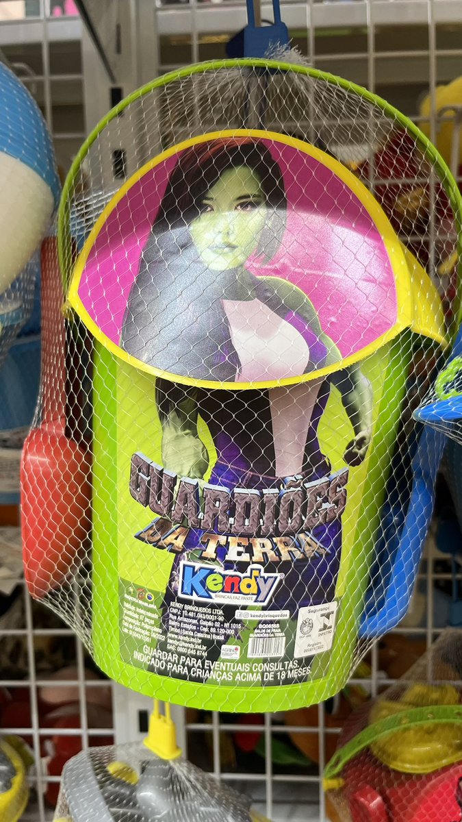 simplesmente o baldinho de praia dos GUARDIÕES DA TERRA