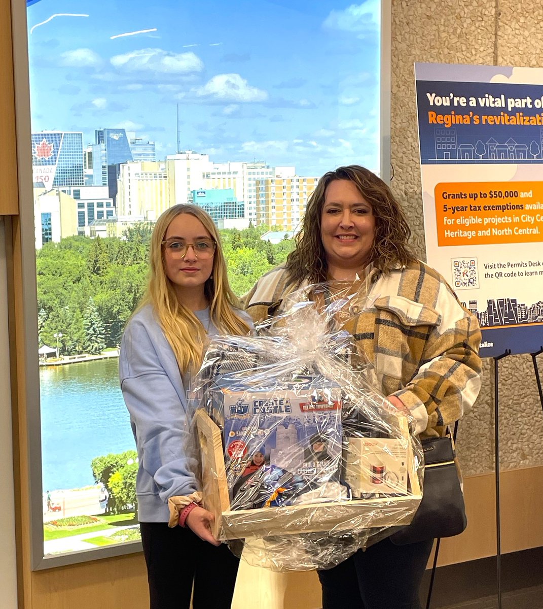 CityofRegina's tweet photo. Congratulations to the winner of our Winter Story contest! 🎉

We had a blast reading everyone's favourite Regina winter memories, including tobogganing, spending time with family, experiencing your first Regina winter, and many more! 🛷🎄 #ExploreWinter #WinterCityYQR https://t.co/NV2lKQV8C4