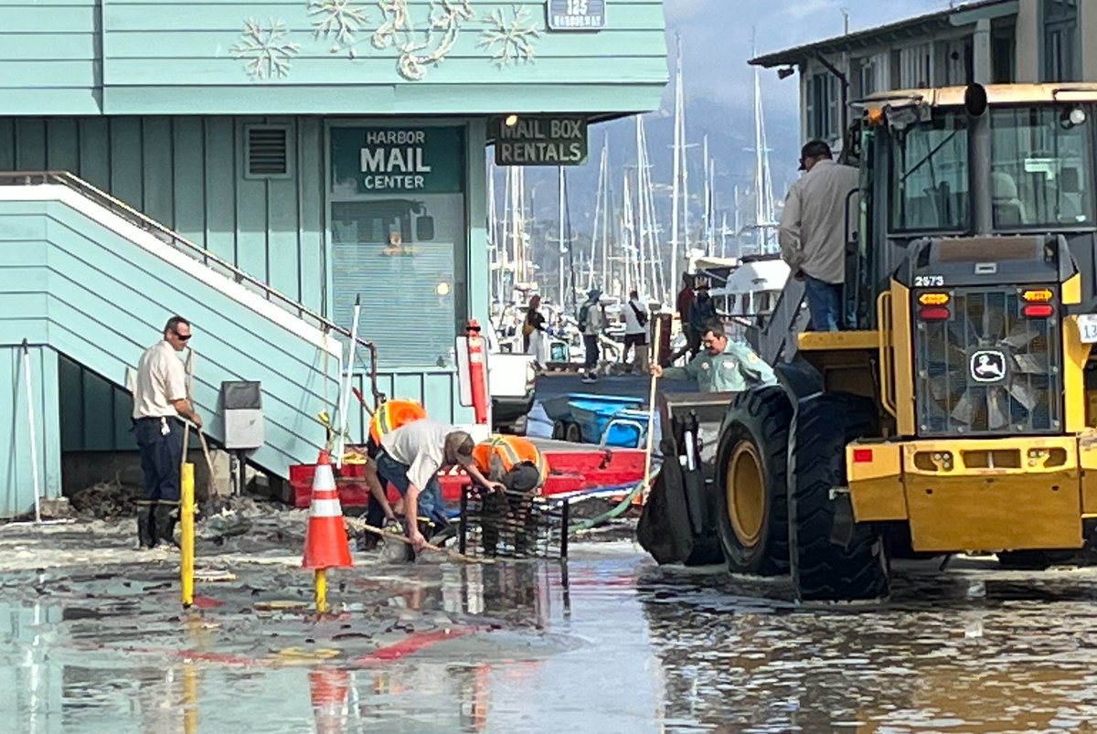 Santa Barbara's waterfront businesses stay open even with a tidal overflow getting into several parking lots.  On the Alley, Shoreline Cafe, Brophy Bros., Anchor Rose are among those keeping the lights on.  But it was close, with the very strong ocean surge.