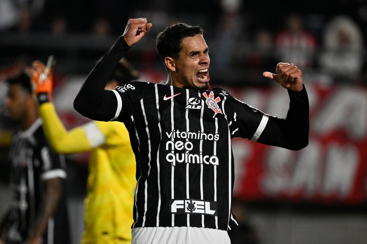 FabrizioRomano's tweet photo. 🇧🇷 Excl: Corinthians have agreed deal to sign Lucas Verissimo on permanent deal from Benfica. It’s set to be sealed.

Verissimo will re-join Corinthians in the next days. Here we go for Timão. https://t.co/4X60IuPdaG