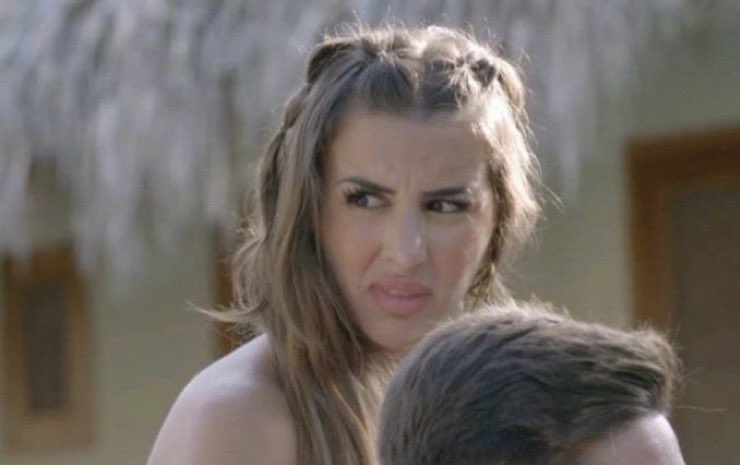 LauraSeren1's tweet image. Se puede callar 1 mes la pesada de la Jessi y el tontingo? Pregunto #GHVIPDBTFinal