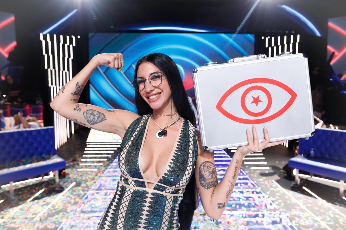 vulcanportista's tweet image. Naomi representado a toda la audiencia 👏🏻👏🏻👏🏻

Nos han intentado meter a la carpeta si o si inventándose normas dándole protagonismo excesivo para rascar votos y aún así no han sido capaces de engañar a la audiencia

NAOMI SERA RECORDADA COMO UNA GRAN GANADORA 💜

#GHVIPDBTFinal