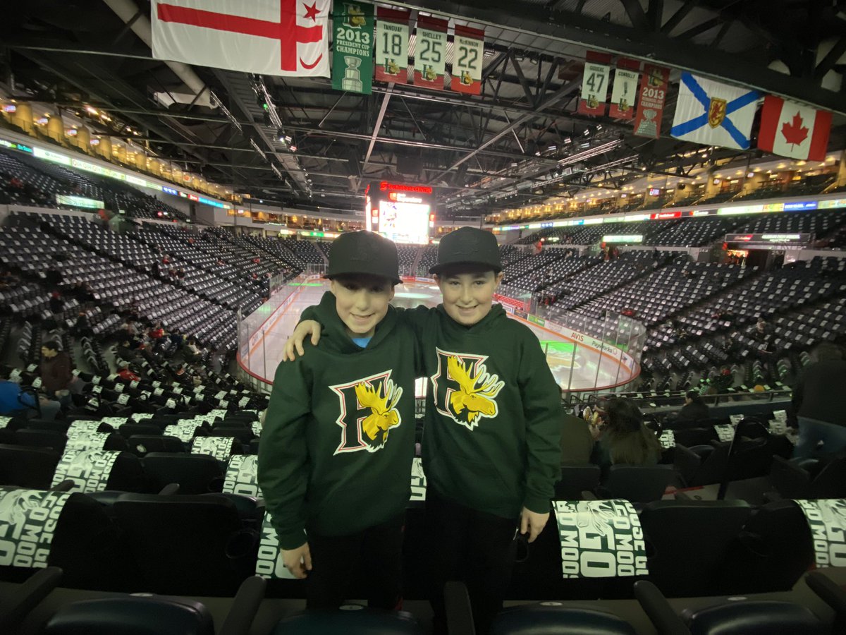 RebeccaRoseB1's tweet photo. Let’s #GoMooseGo https://t.co/hvEpf18e85