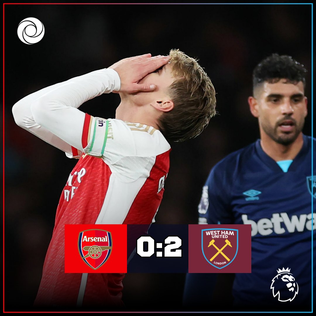 betzuscom's tweet photo. 🎄 West Ham's late Christmas present to Liverpool 😉 How will this loss affect on Arsenal's title race? #FestiveFixtures Madness 🤯 

#betzus #betonbetzus #PremierLeague #ARSWHU #Arsenal #WestHam https://t.co/mY7Sp78zQz