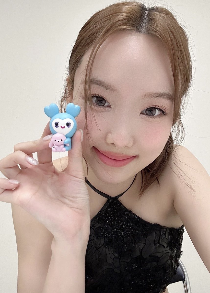 imnayeonarchive's tweet photo. https://t.co/v7yCuGHtN7