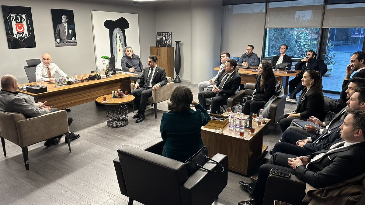 Bahçeşehir Üniversitesi Mezunlar Derneği olarak oluşumumuzun en önemli destekçilerinden Beşiktaş J. Kulübü 2. Başkanı Sn. Hüseyin Yücel’i BJK Stadyumu’ndaki makamında ziyaret ettik. Sn. Yücel’i tebrik ediyor, yeni görevinde başarılar diliyoruz. 

#BAUMezunlarDerneği <a href="/Besiktas/">Beşiktaş JK</a>