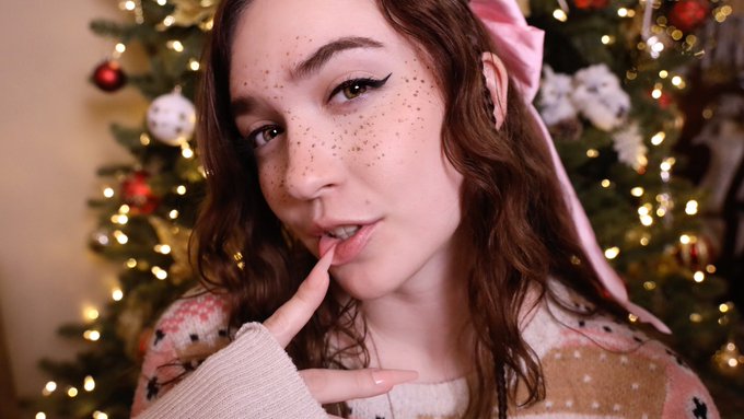 ♡ sweet cozy Christmas kisses ♡ ASMR [1 HOUR] [no talking]  https://t.co/nLcLJezwI0 https://t.co/TrV<a href="/tag/asmr"class="tags"><span>#asmr</span></a>