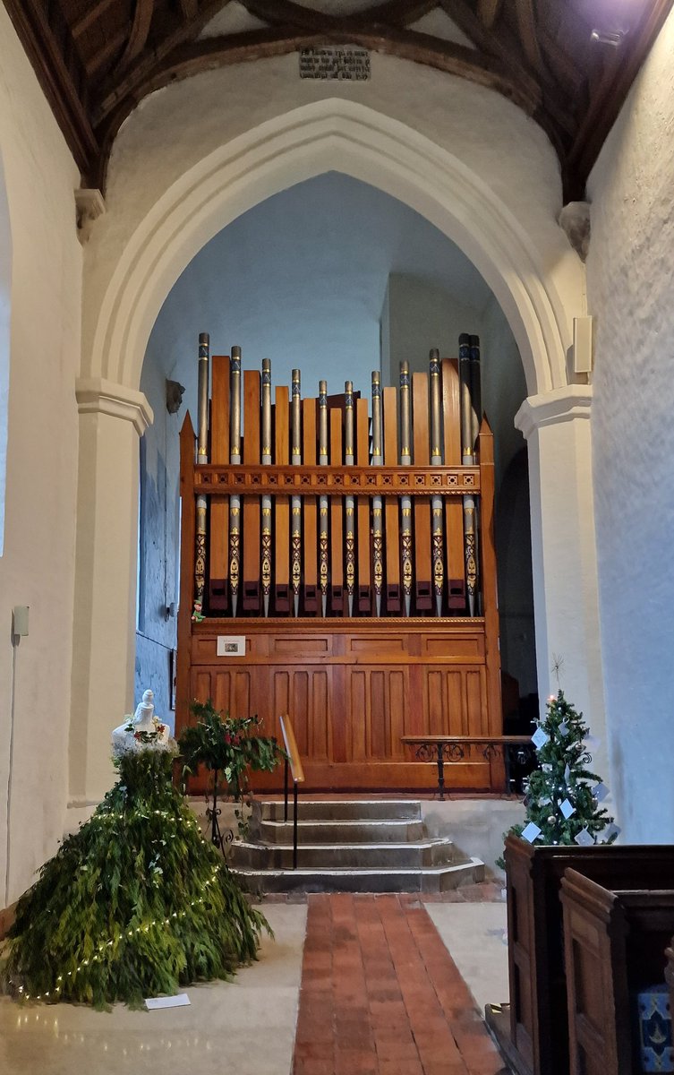 todbooklady's tweet photo. #PrettyPipes and bonus ballgown Christmas tree, St. Mary, Old Basing, Hants. https://t.co/dwmh4NSYOx