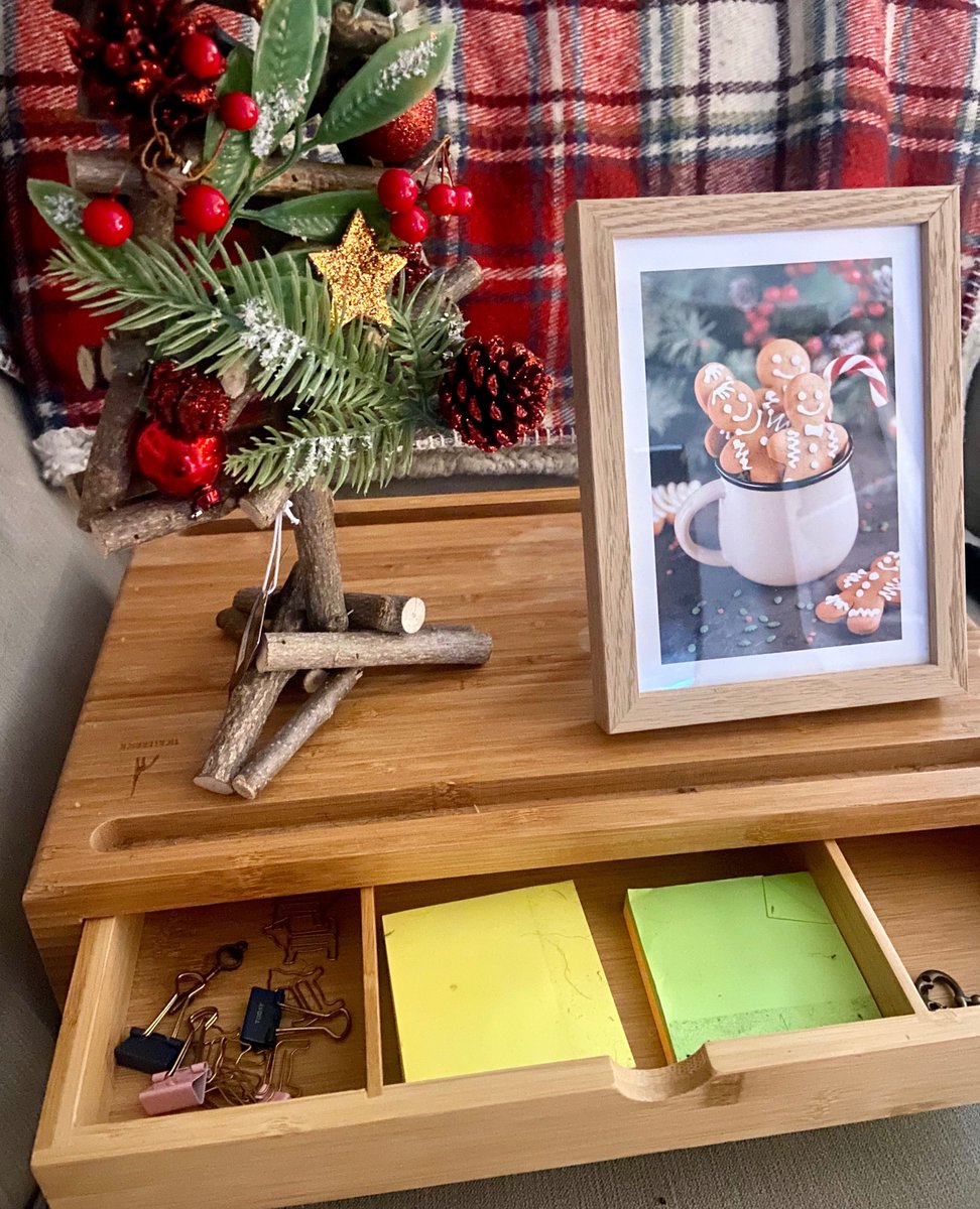 Our Deesk is great for adding decorations onto as a table or to be used as a stand for different seasons around the year! 🎄 #homewearstyle #homeofficedecor #christmas #christmastime #christmasisnear #christmasshopping #christmaswishlist #christmaslist