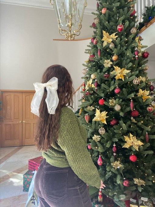 i hope the holidays were kind to you 💚 https://t.co/pFoRiMxBhQ