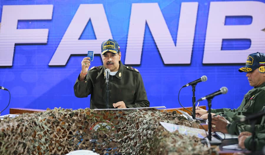 🛑 #EnVivo|| Mensaje de salutacion del ciudadano Comandante en Jefe de la Fuerza Armada Nacional Bolivariana, Nicolás Maduro Moros a la Fuerza Armada Nacional Bolivariana en el marco del cumplimiento satisfactorio de la defensa de la Patria.
#SoloUnidosVenceremos 
#AñoDeVictoria