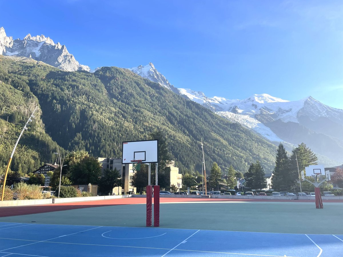 joshkvl's tweet photo. Chamonix-Mont-Blanc, France @WorldWideWob https://t.co/Ph1qk4XSBZ