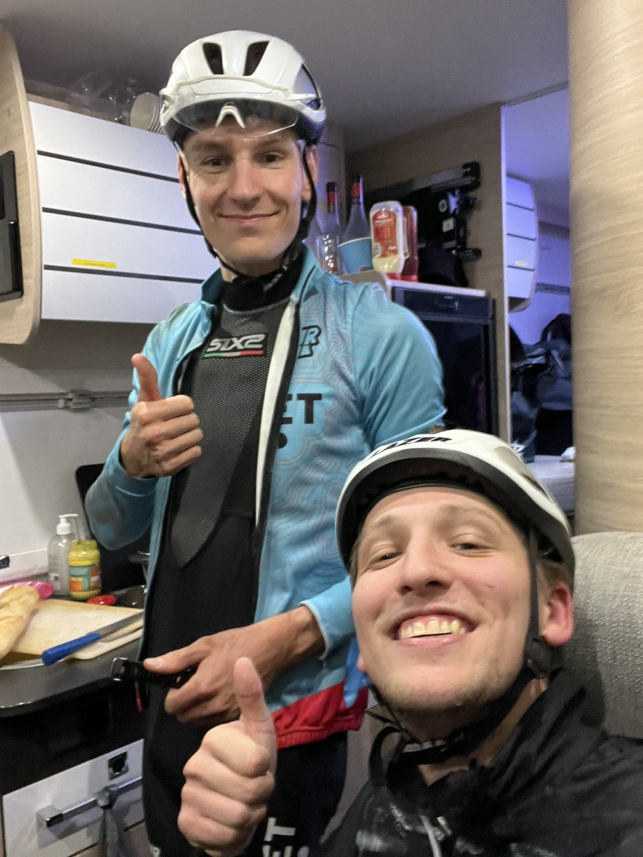BasTietema's tweet photo. Dank @landerloockx_23 voor de verkenning en de warme camper. It’s time for crosssss!🤩 #DiegemCross https://t.co/9CepohjC9N