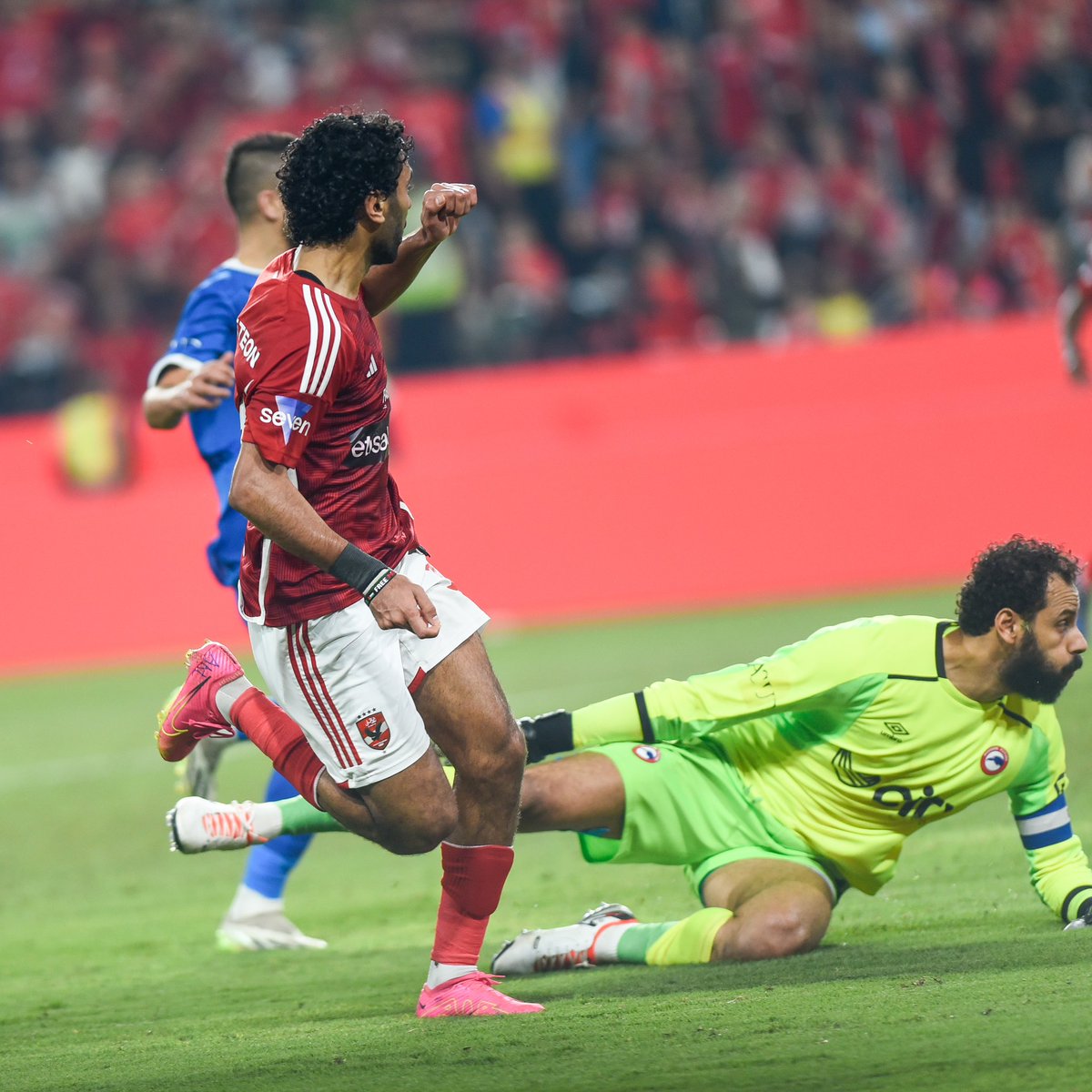 AlAhly's tweet photo. تيكي تاكا الأبطال 💫 🥷

#يلا_يا_أهلي https://t.co/yvNPgaewik