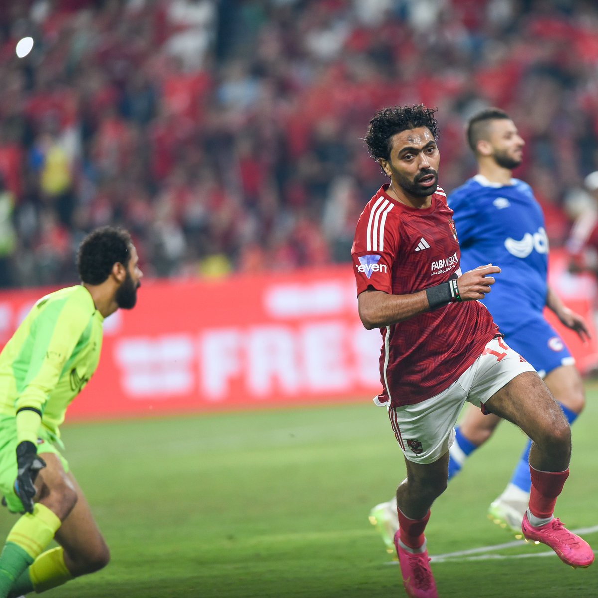 AlAhly's tweet photo. تيكي تاكا الأبطال 💫 🥷

#يلا_يا_أهلي https://t.co/yvNPgaewik