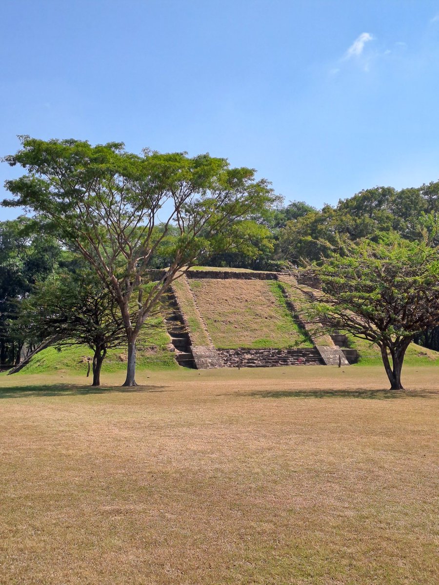 ¿Ya han ido al parque Arqueológico Cihuatán?

Por acá les dejo unas fotos, cada día que descubro nuevas experiencias y lugares, amo mas a El Salvador 🇸🇻