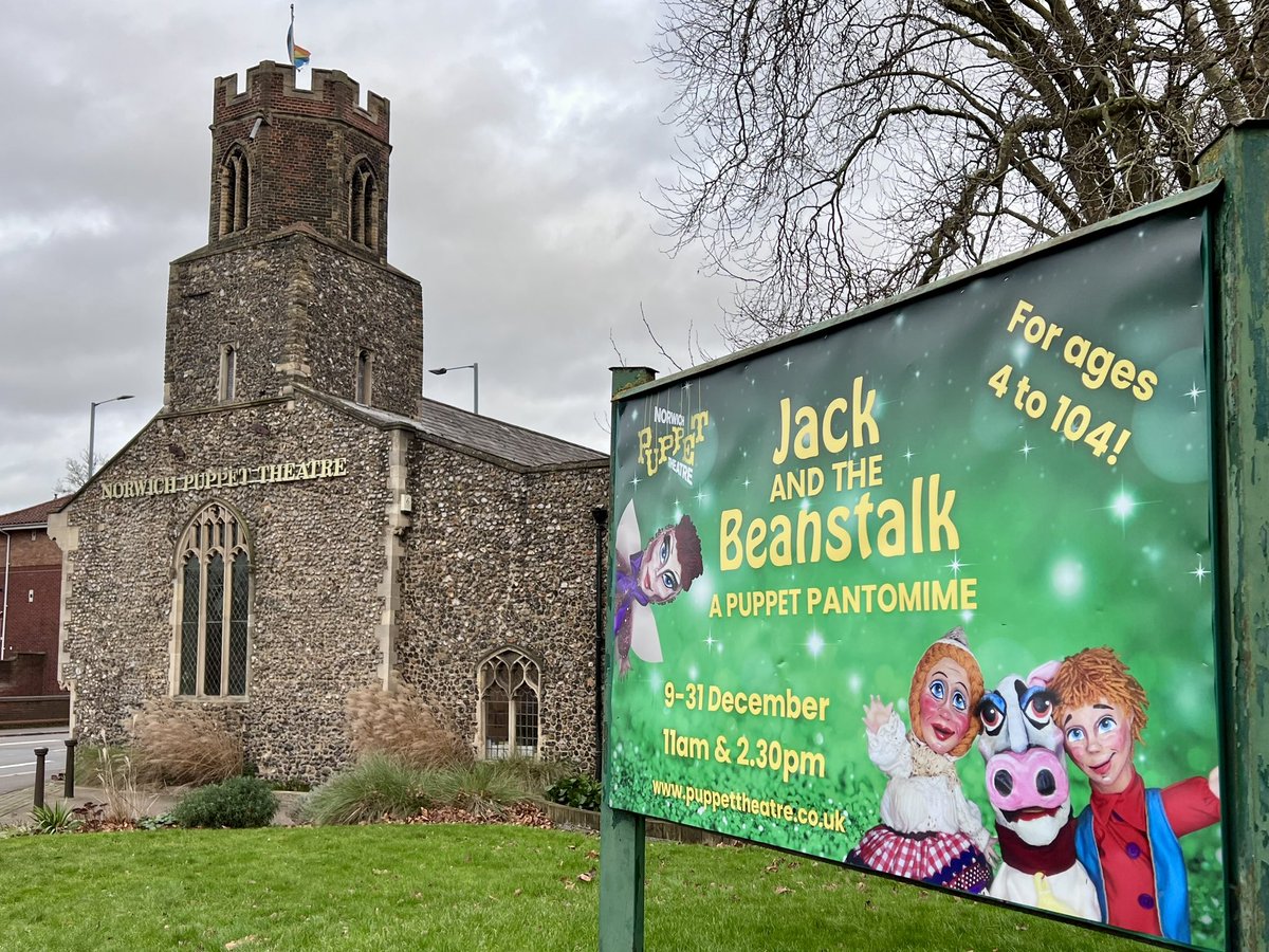 zebsoanes's tweet photo. A hugely fun afternoon seeing Jack and the Beanstalk at @norwich_puppet theatre, created by the genius of Mark Mander and narrated by yours truly. A few performances left | TICKETS: https://t.co/uGoOk0GZpM https://t.co/NFtFH06eiB