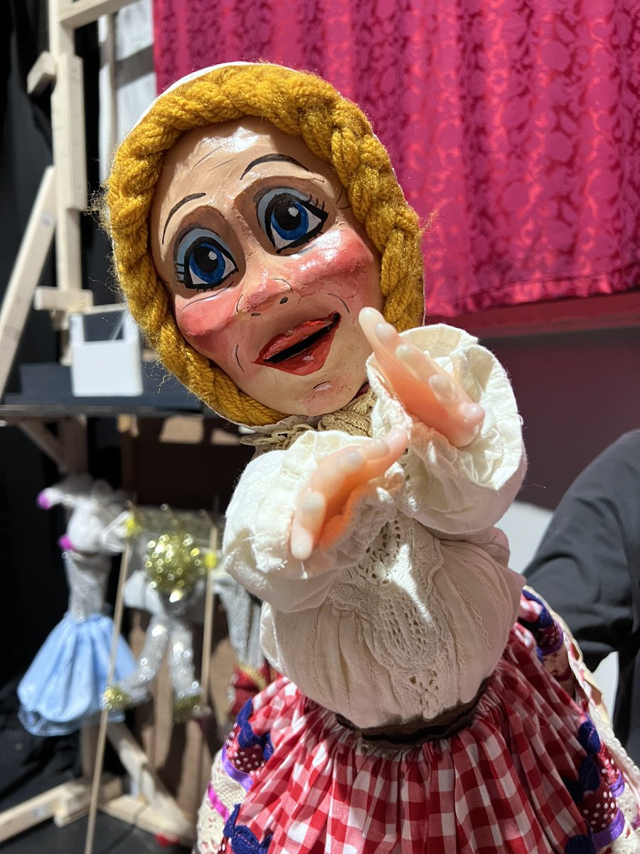 zebsoanes's tweet photo. A hugely fun afternoon seeing Jack and the Beanstalk at @norwich_puppet theatre, created by the genius of Mark Mander and narrated by yours truly. A few performances left | TICKETS: https://t.co/uGoOk0GZpM https://t.co/NFtFH06eiB