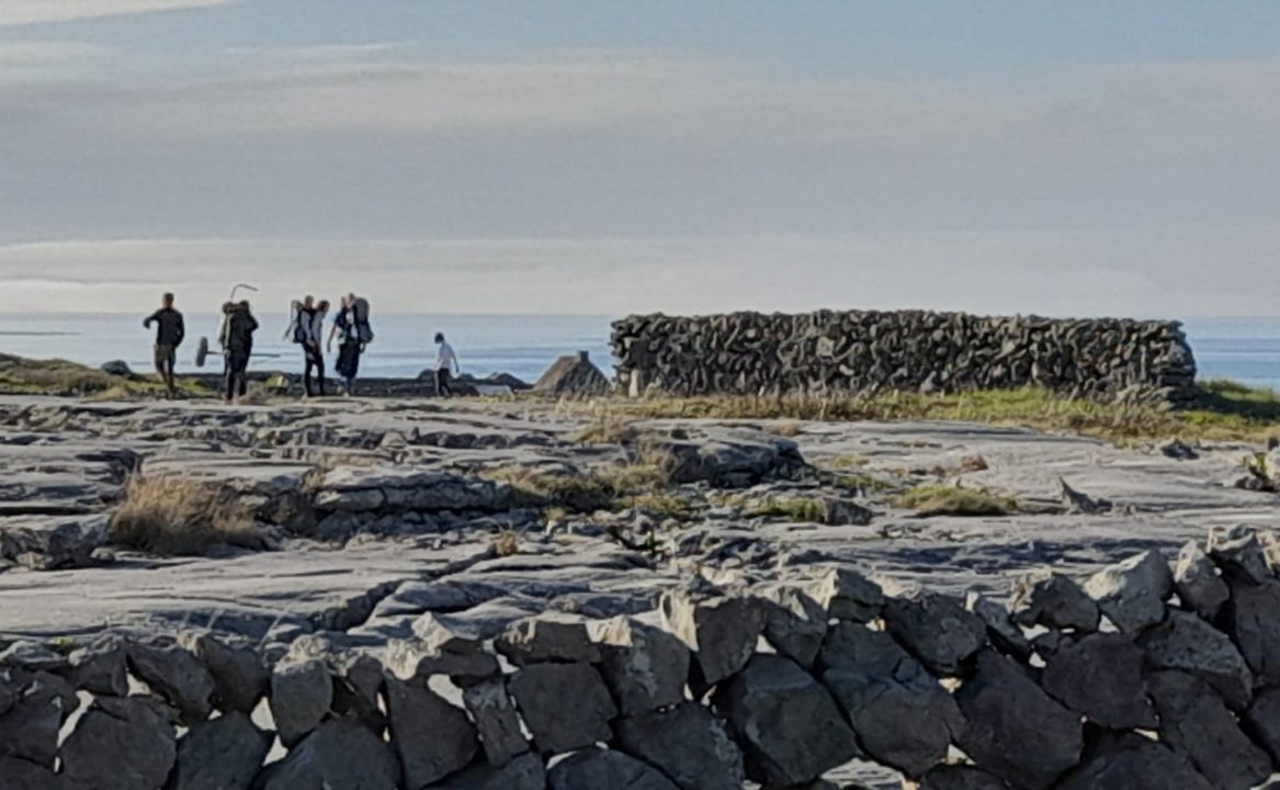 ainenichuaig's tweet photo. 📽 Ba mhór an phléisiúr oibriú le @AniarTV ar an gclár seo agus seal a chaitheamh i gcomhluadar muintir Inis Meáin & Chris Rodmell.
📺 Anocht @TG4TV : 9.20pm.
#IslandLife #Traditions #Gaeltacht #photography
@CathalOCuaig @AimsirTG4 @ConamaraLair @RTERnaG @CfoatArainn @IFTN https://t.co/IH1x6W5kIy