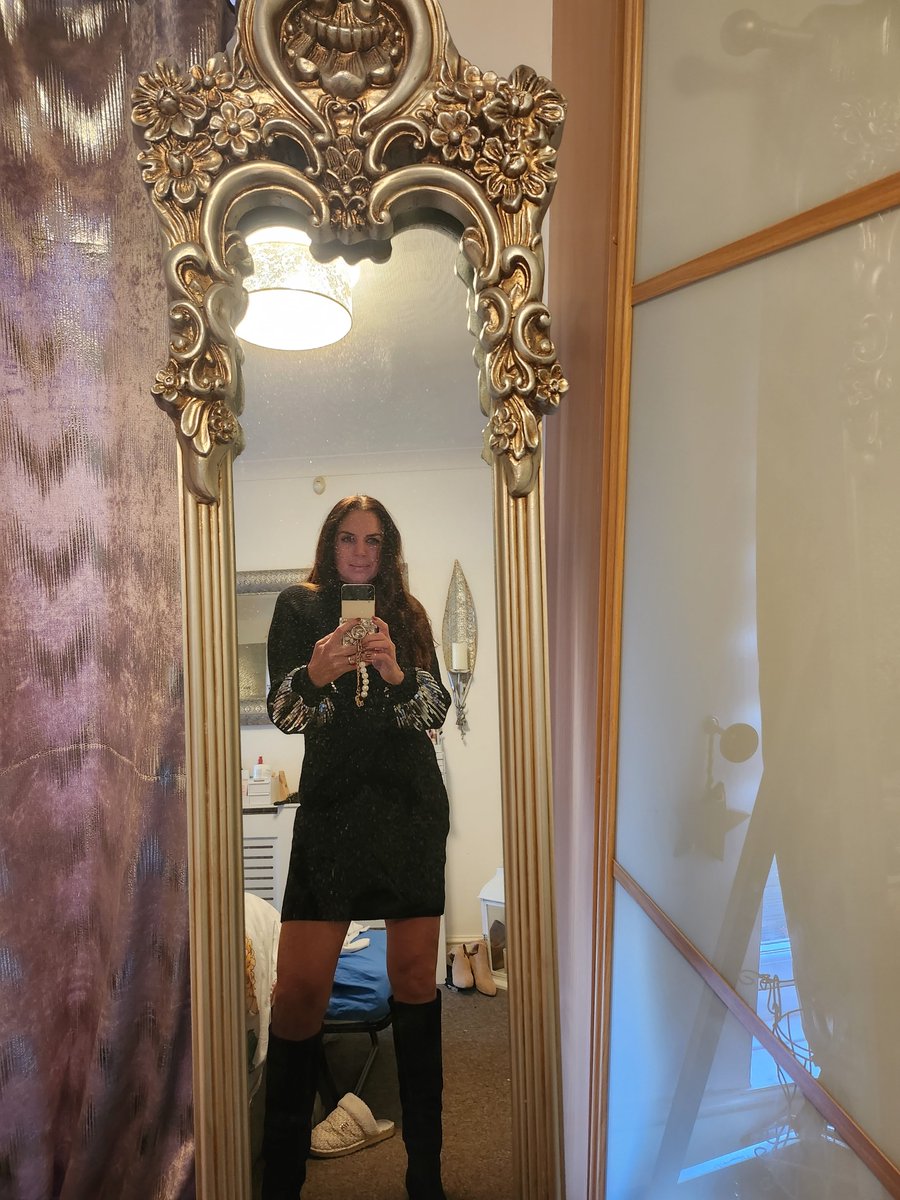 melodiemaker's tweet image. Trying on NYE outfits....#over50advocate #fashionforover50 #fitn50
