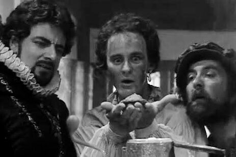 “Oh Edmund, can it be true?! That I hold here, in my mortal hand, a nugget of purest green?!” #Blackadder