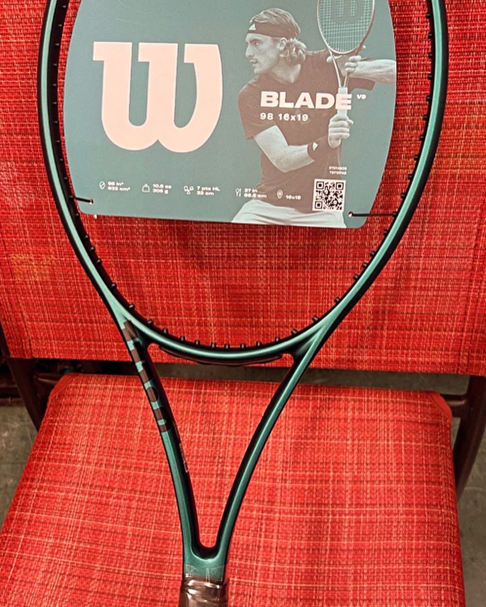 CompeteTennisUK's tweet photo. Wilson Blade v9 looking nice 👌 @WilsonTennis @WilsonTennisUK #tennis #wilsonblade #AusOpen #tennisplayer #tenniscourt #tennislife #wilsontennis https://t.co/lDQqHjan91