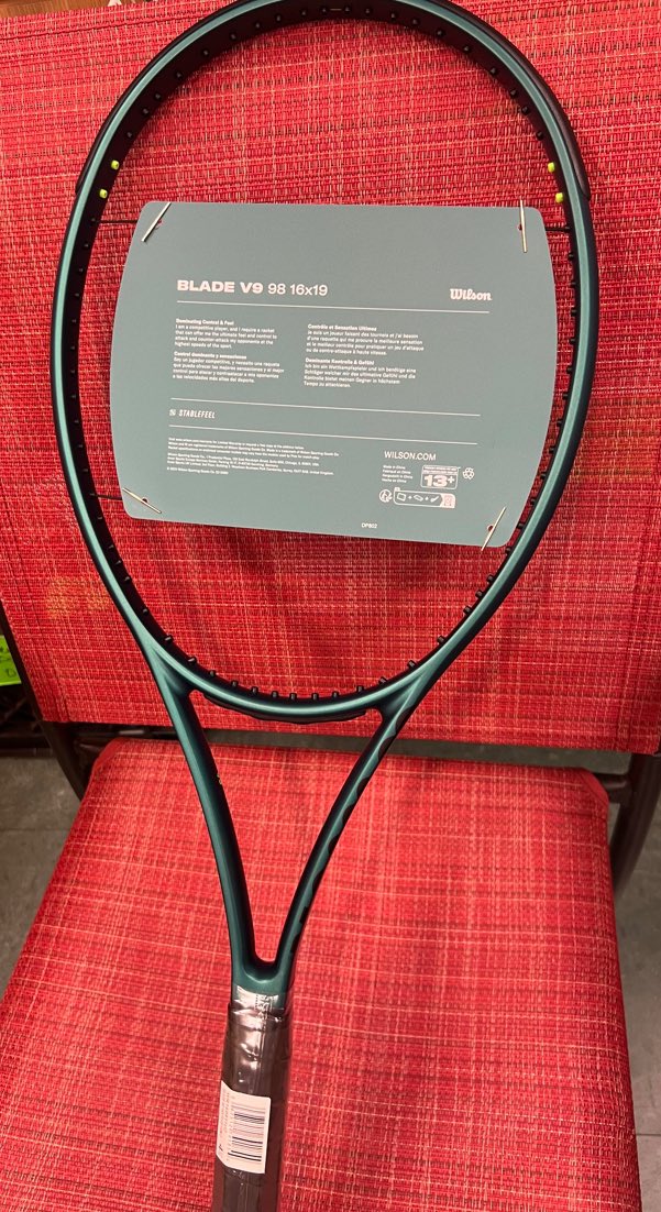 CompeteTennisUK's tweet photo. Wilson Blade v9 looking nice 👌 @WilsonTennis @WilsonTennisUK #tennis #wilsonblade #AusOpen #tennisplayer #tenniscourt #tennislife #wilsontennis https://t.co/lDQqHjan91