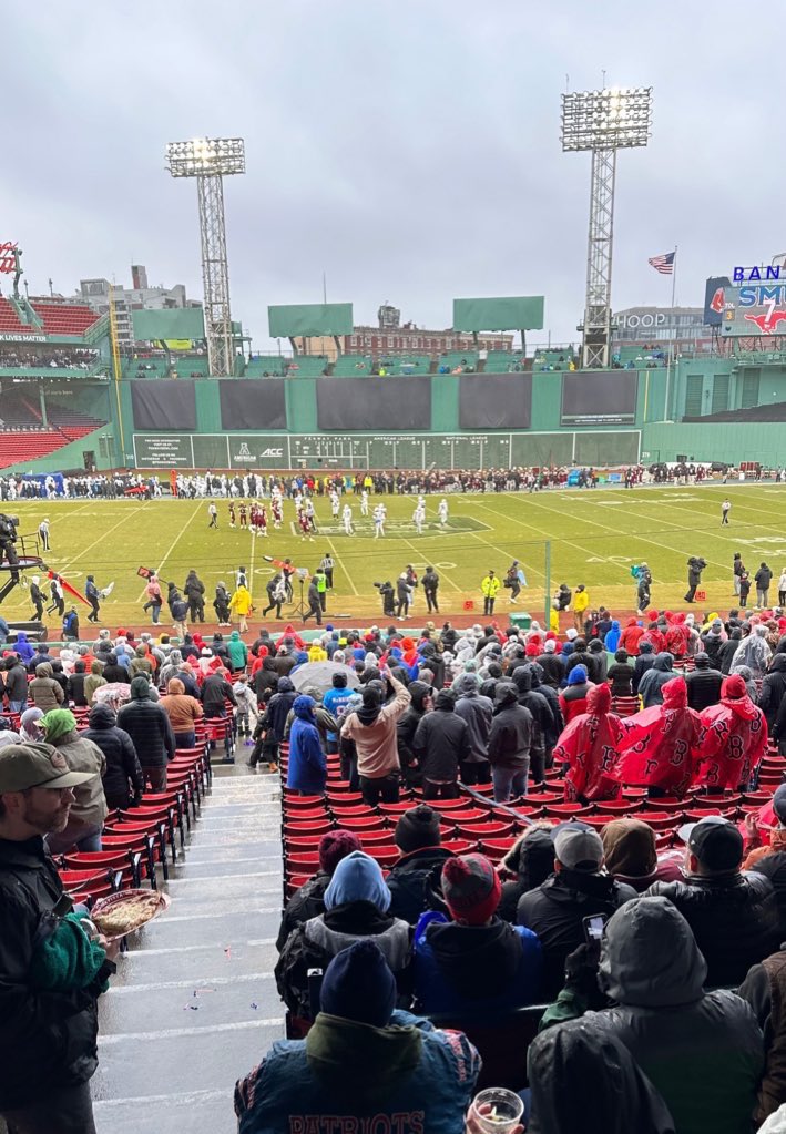 🚨Obstructed View Alert🚨 Grandstand 20, Row 5, Seats 1 & 2 @WeAreFarmers & I have teamed up at iconic Fenway Park to upgrade two fans from obstructed view seats. We agree that the bowl game experience is too important to compromise. 100% field visibility = 100% fun #Sponsored