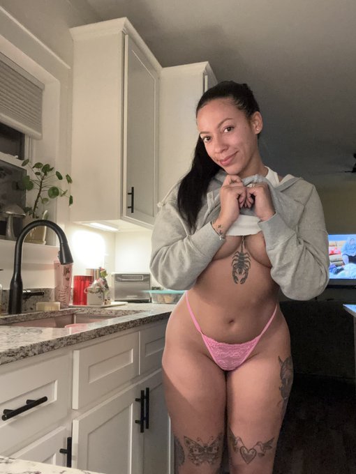 Watch liv 👽 (18+)'s leaked NSFW photo on TwXstars