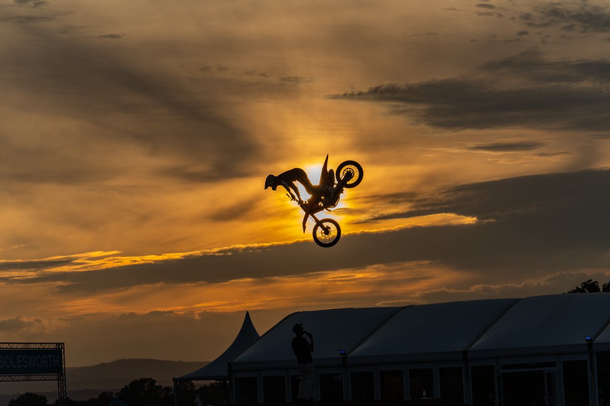 davva_73's tweet photo. @AP_Magazine #arenacrossfestival #arenacross #bolesworthcastle https://t.co/H4mNjZ1czz