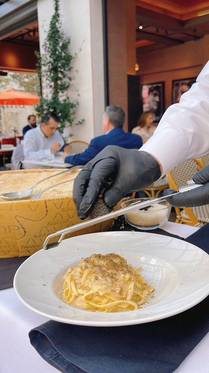 Every dish is delicious, especially the black truffle pasta $40 (not available) On the menu)) Salt-baked fish $90 is very tender and delicious! I hope everyone enjoys some delicious food with family and friends in the fall! #Food #enjoyyourfood