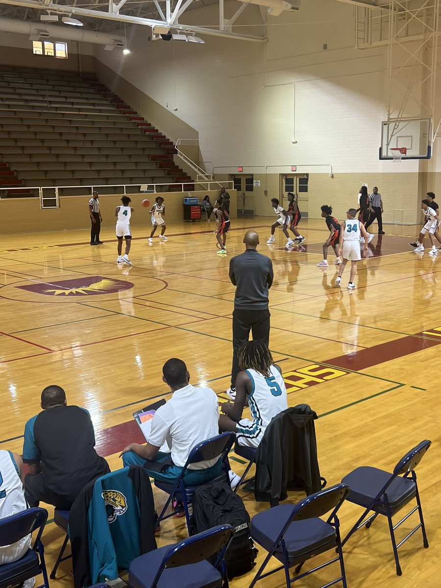MolinaFootball's tweet photo. Jaguars in action at the Dallas isd holiday tournament holiday tournament! Go Jags! @dallasathletics @Coachbru3 @JacobNunez27 @MolinaHigh @RecruitMoJags https://t.co/3hyYkrWauX