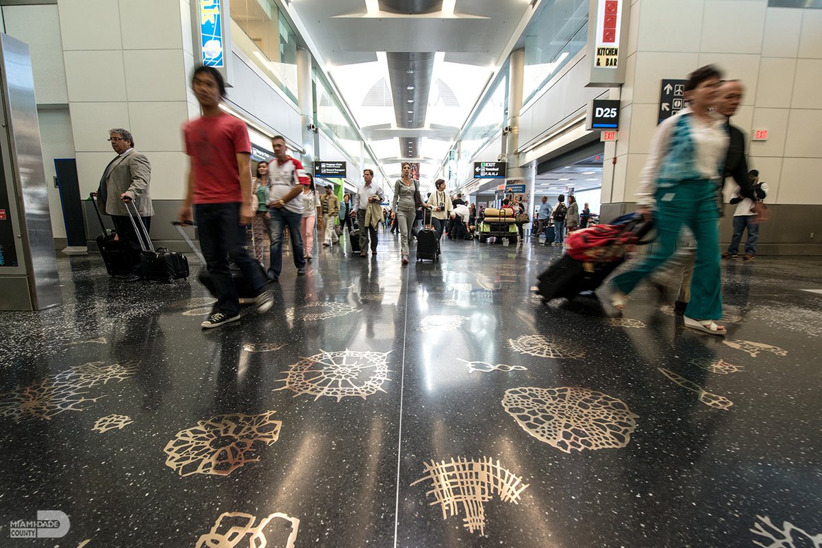 MiamiDadeCounty's tweet photo. #OurCounty’s airport is ready to ring in the new year with record crowds. @IFlyMIA has been serving a historic number of travelers since the winter travel season began, setting a new single-day record of 194,866 passengers on Dec. 23. Travel tips: https://t.co/u7vH2ZMs7Z. https://t.co/yLWj6GonFK