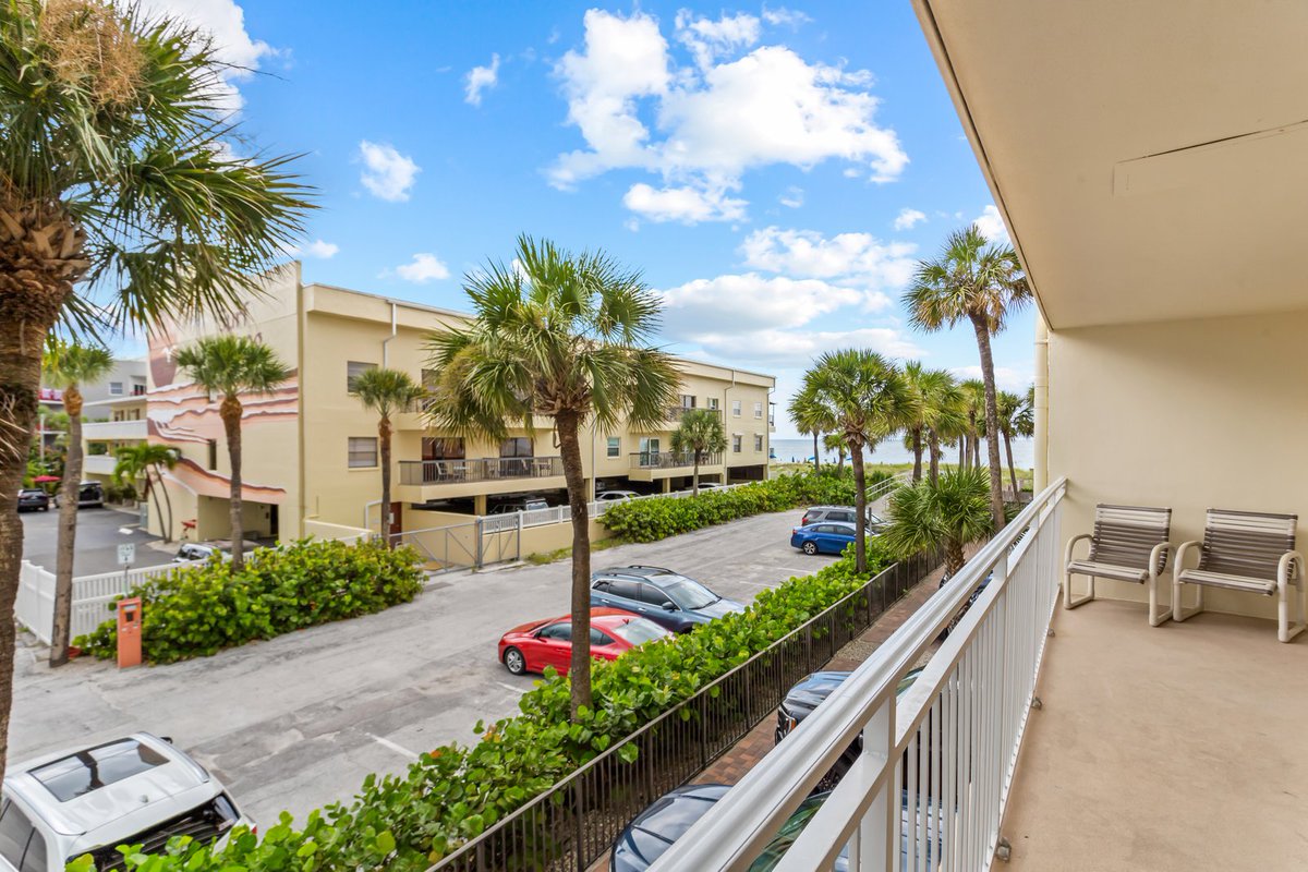 LauraM44's tweet photo. This 2bdrm #condo #vacation #rental in #MadeiraBeach #Florida just opened up! (We had to leave due to a medical emergency)
It's free now until Jan. 13th!
It's rare for places in this area to be free this time of year, so if you're interested, snap it up!

https://t.co/R1Fs0uTDxs https://t.co/xadIgSwzYh